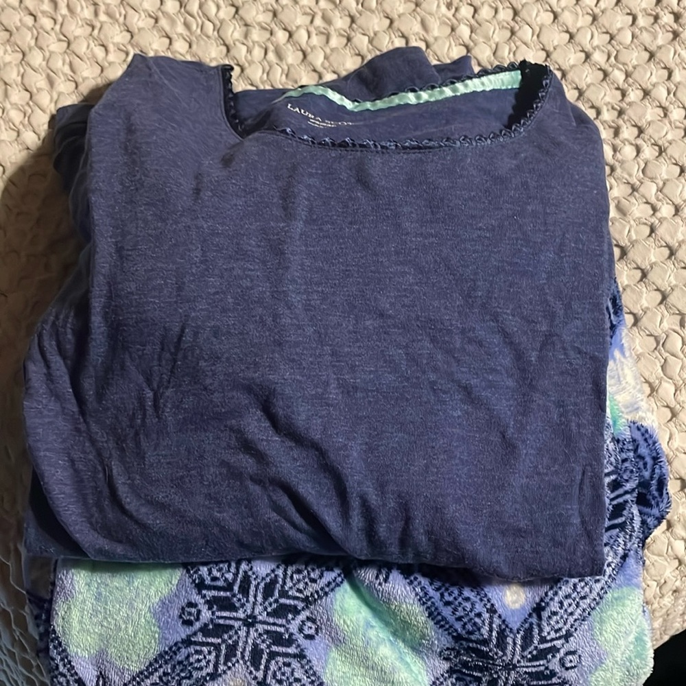 Women’s 1X pajama set. Long sleeve top and full length pants with wide legs.